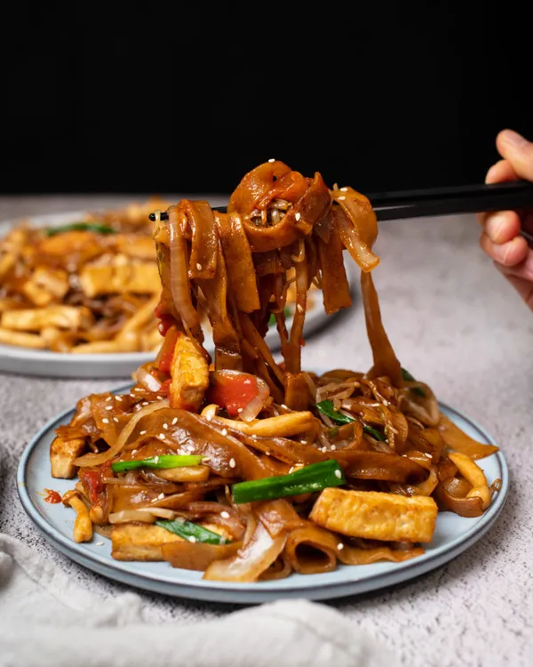 Hong Kong-style Vegan Chow Fun