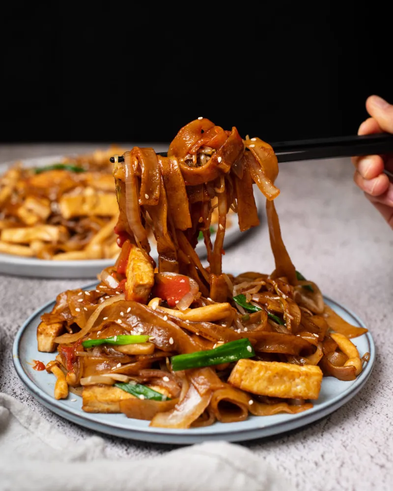 Hong Kong-style Vegan Chow Fun