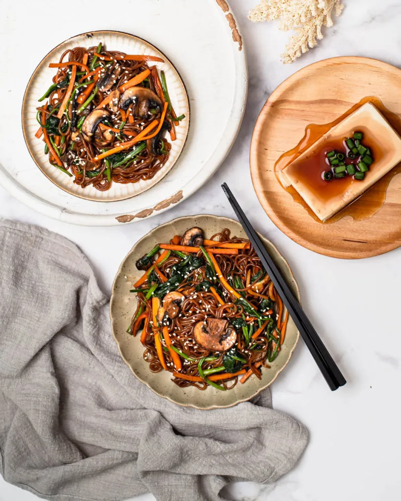 veggie stir-fry with shirataki noodles